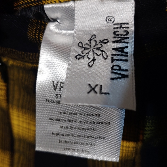 Plaid Juniors Black and yellow Skort. - Picture 5 of 5